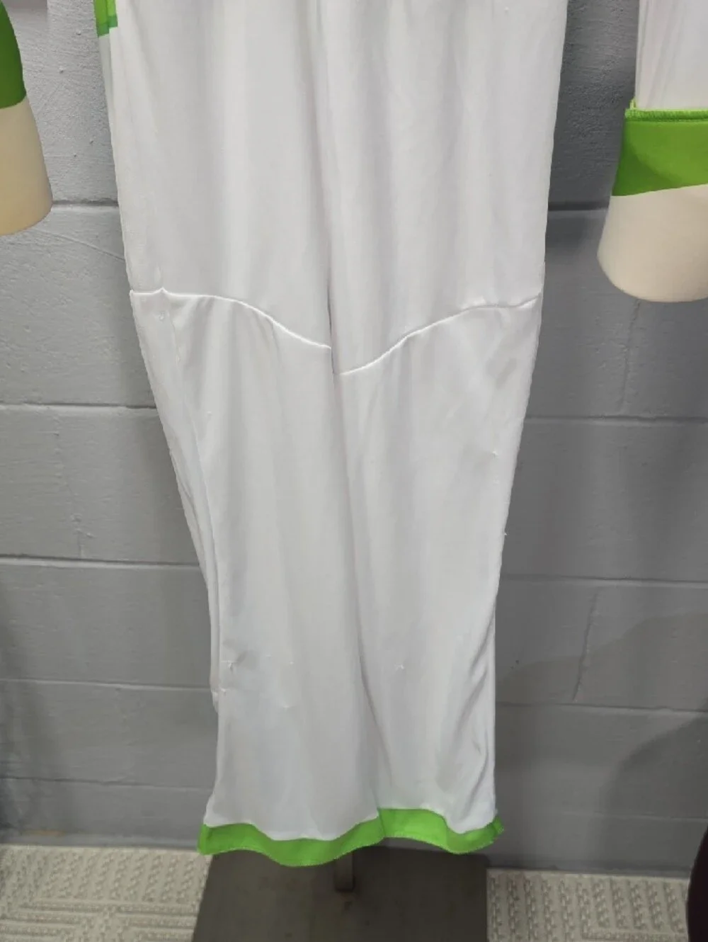 Buzz Lightyear Kids Costume - White & Green Space Ranger Suit - Picture 6 of 14